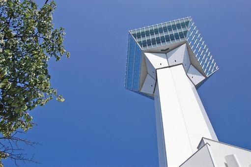 青空と五稜郭タワー