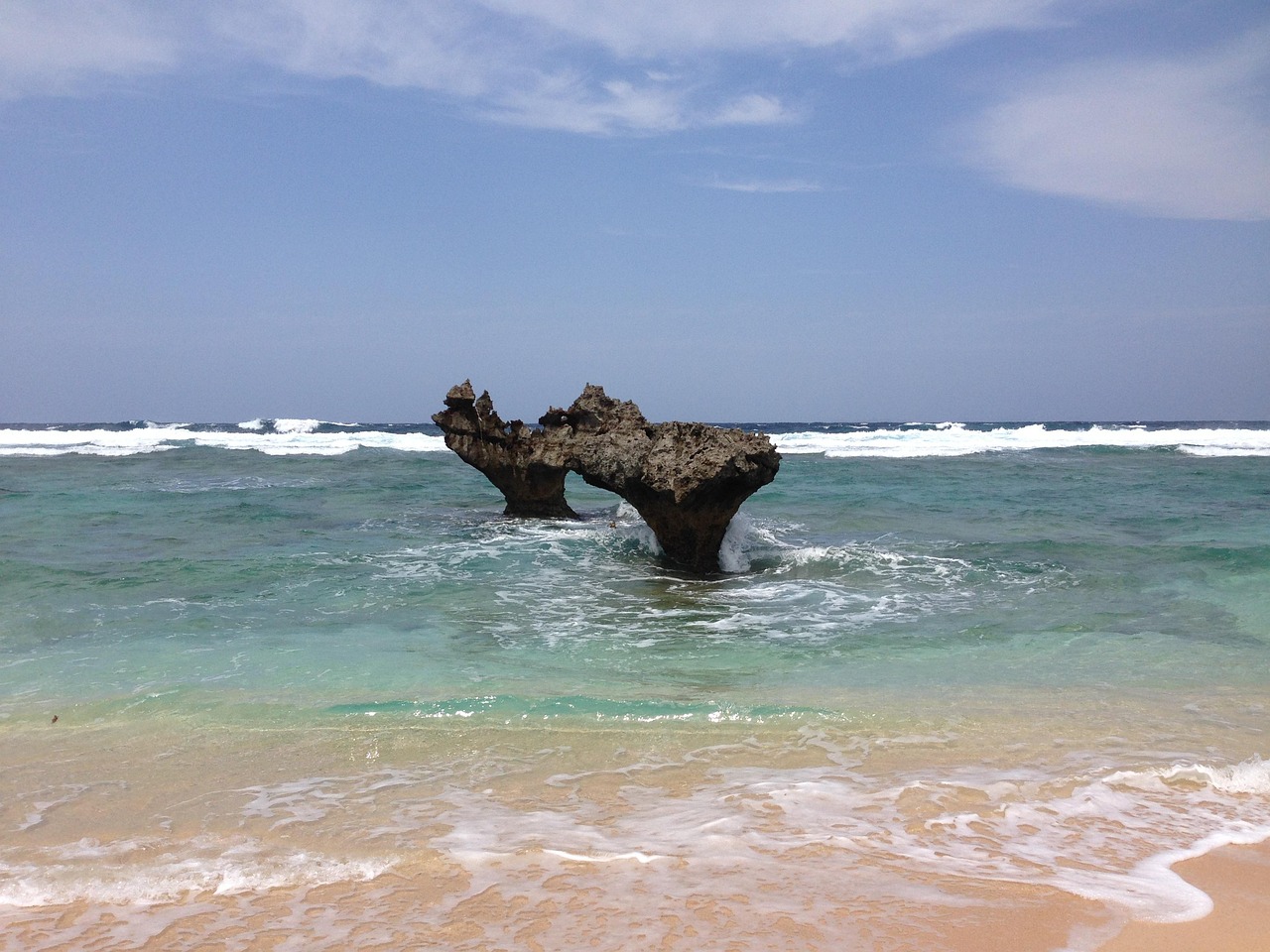 古宇利島ティーヌ浜のハートロック