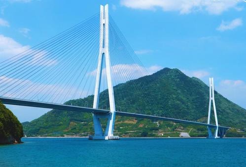 しまなみ海道の橋と瀬戸内海の絶景